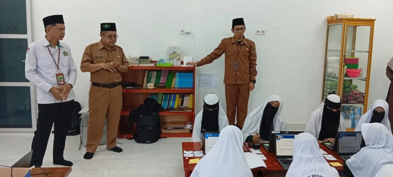 53 Santri Ikuti TKA, Kemenag Barut Turun Langsung Monitoring ke Pesantren Ar Rahmaniyah