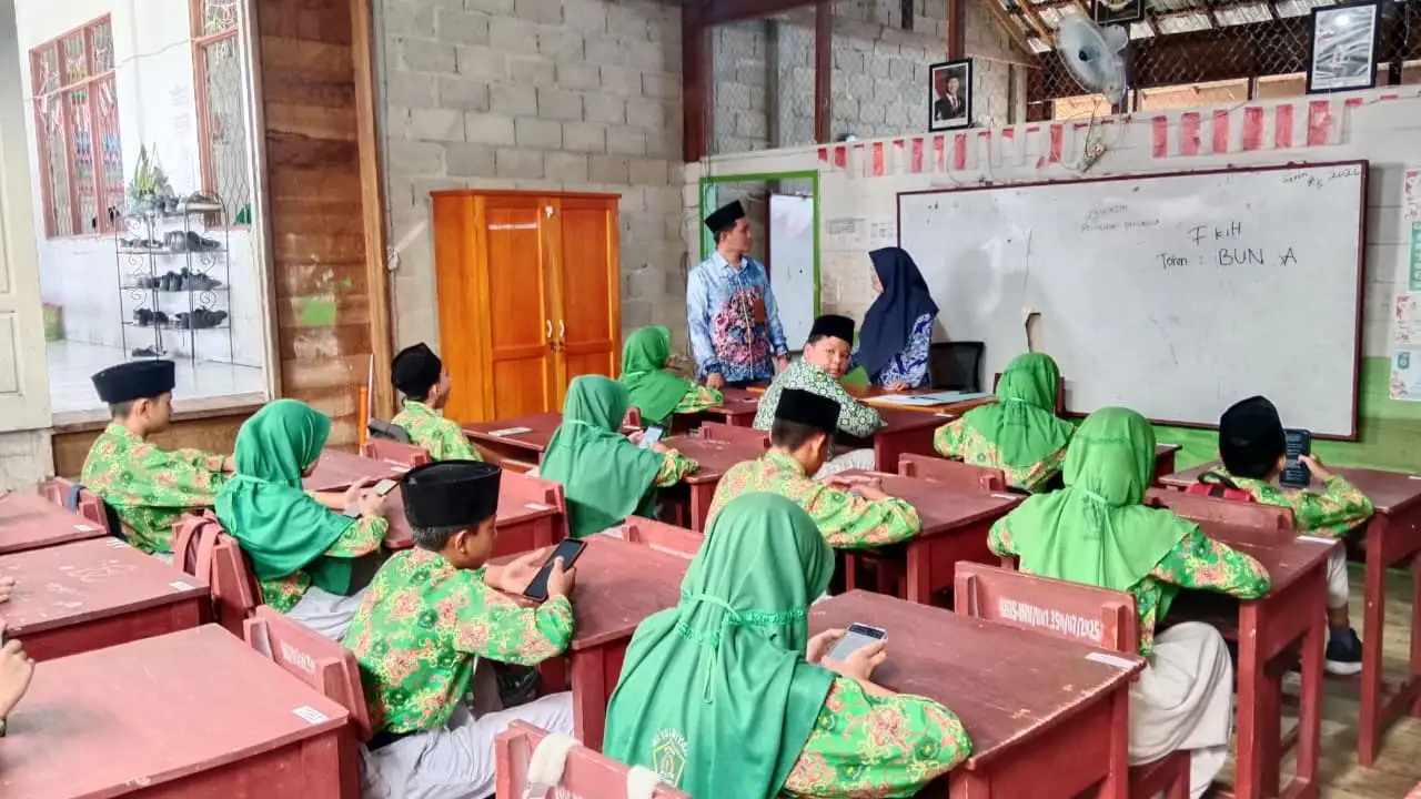 Pastikan Asesmen Berjalan Lancar, Kasi Penmad Kemenag Barut Monitoring MIS Islamiyah Muara Teweh