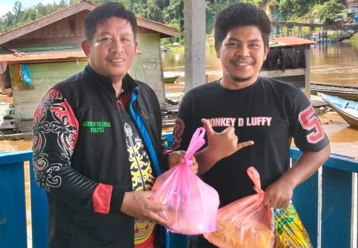 Yayasan Berkat Mufakat Salurkan Ratusan Paket Sembako bagi Warga Desa Luwe Hulu